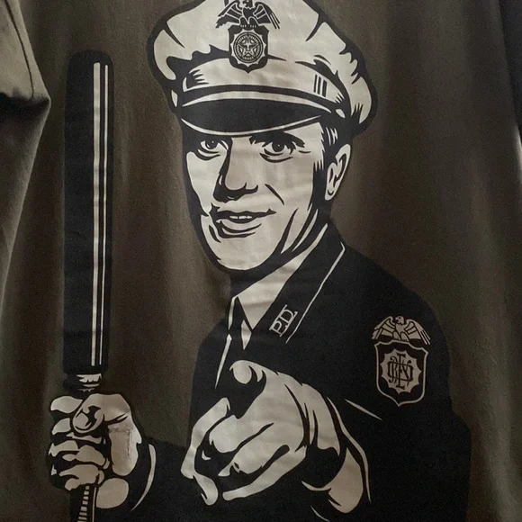 2000’s Obey Tee - Picture 2 of 5
